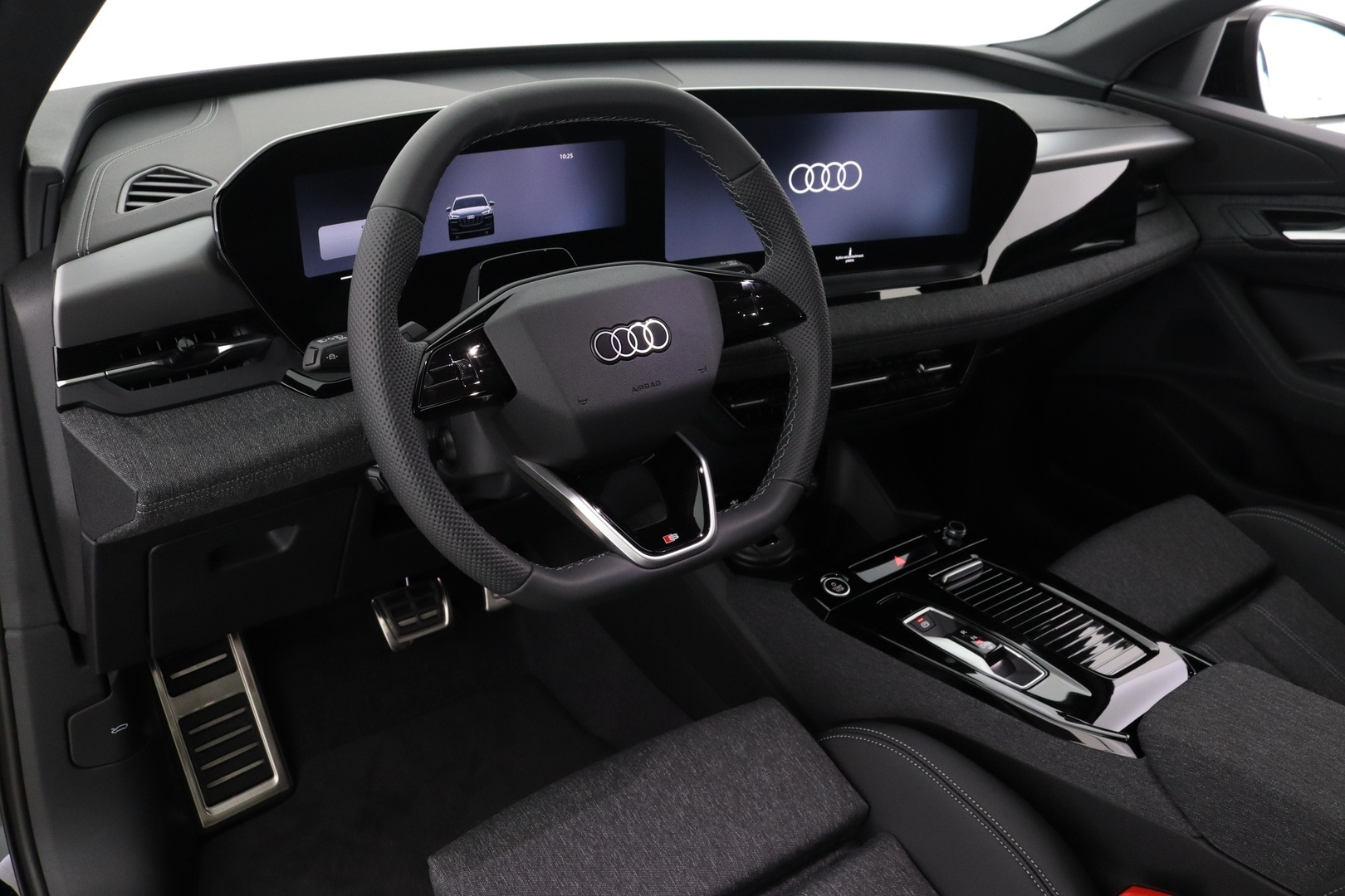 AUDI Q6 e-tron 13