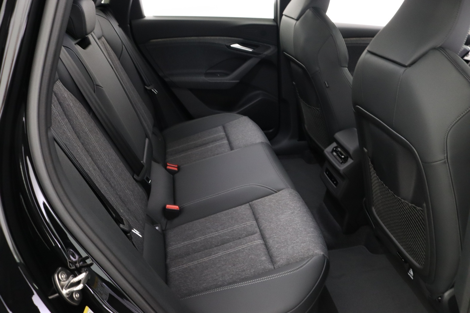 AUDI Q6 e-tron 16