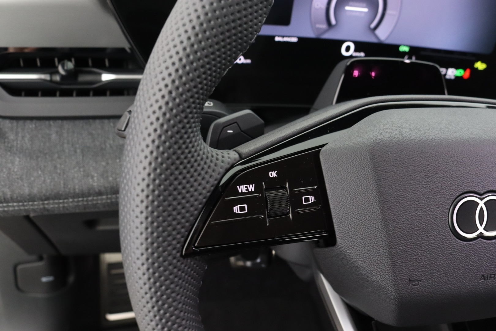 AUDI Q6 e-tron 18