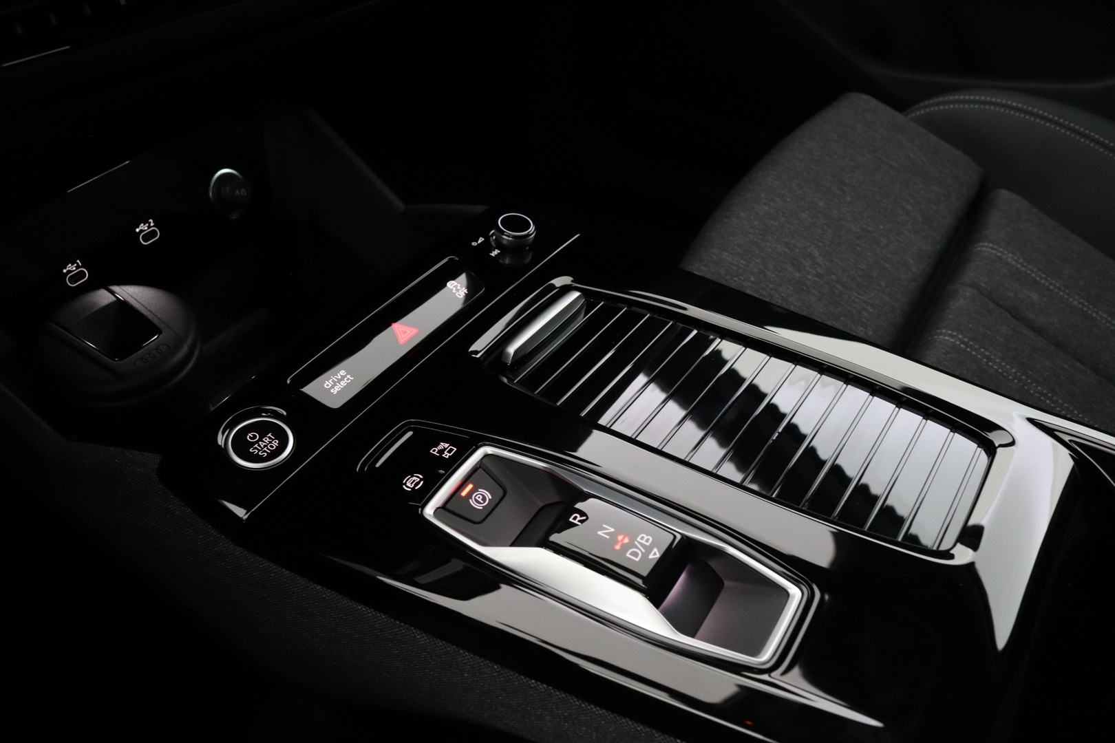 AUDI Q6 e-tron 31