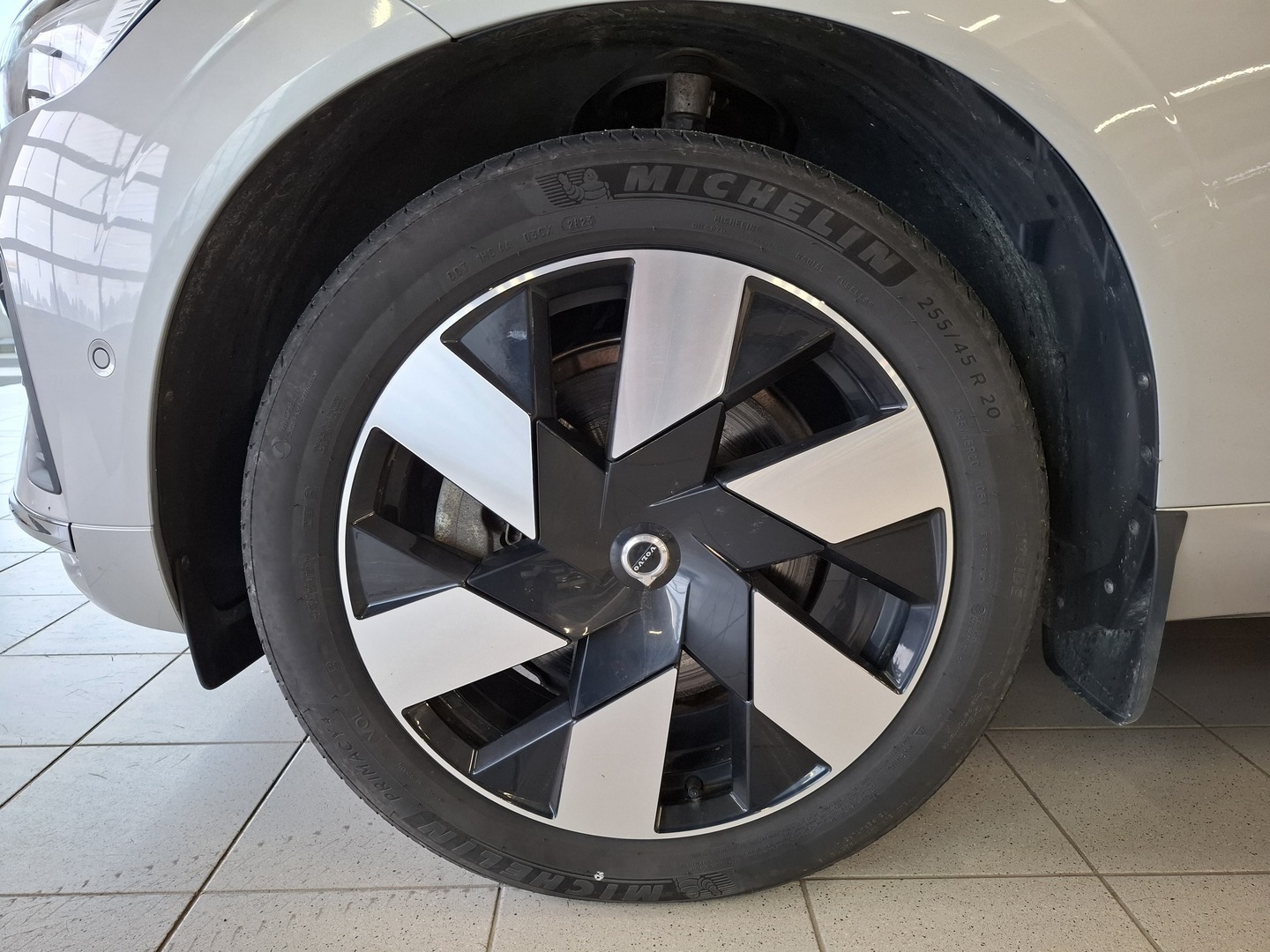 VOLVO XC60 2023