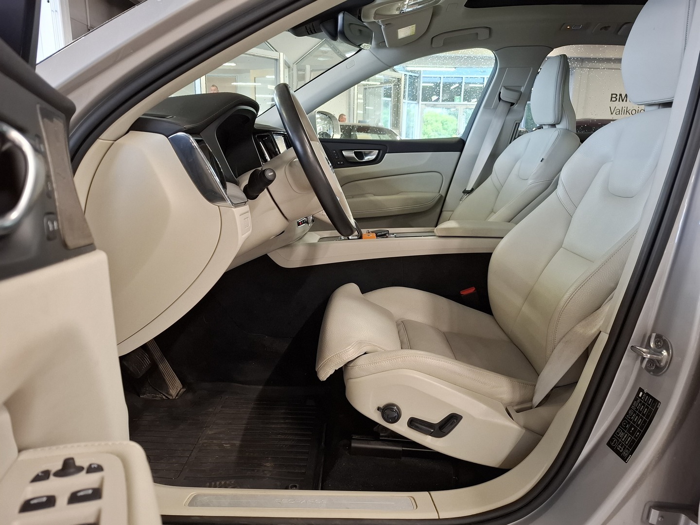 VOLVO XC60 2023