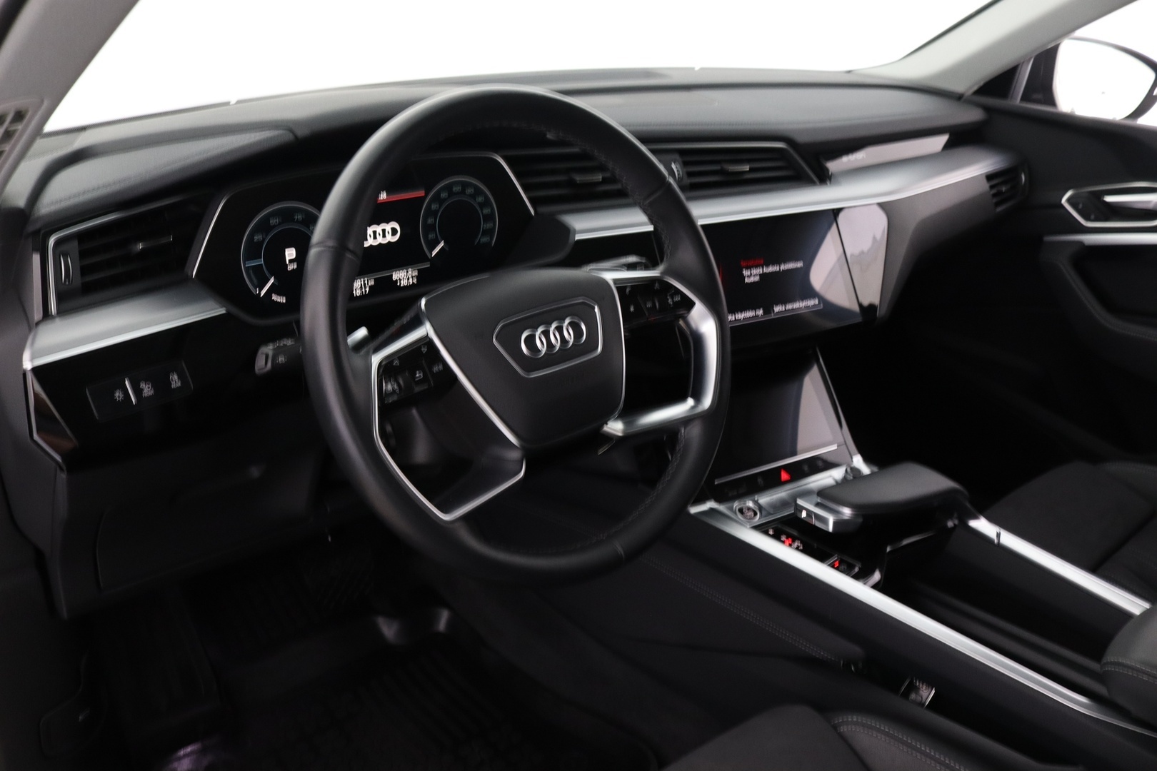 AUDI Q8 e-tron 13