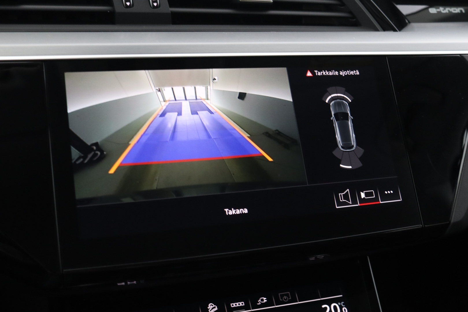 AUDI Q8 e-tron 23
