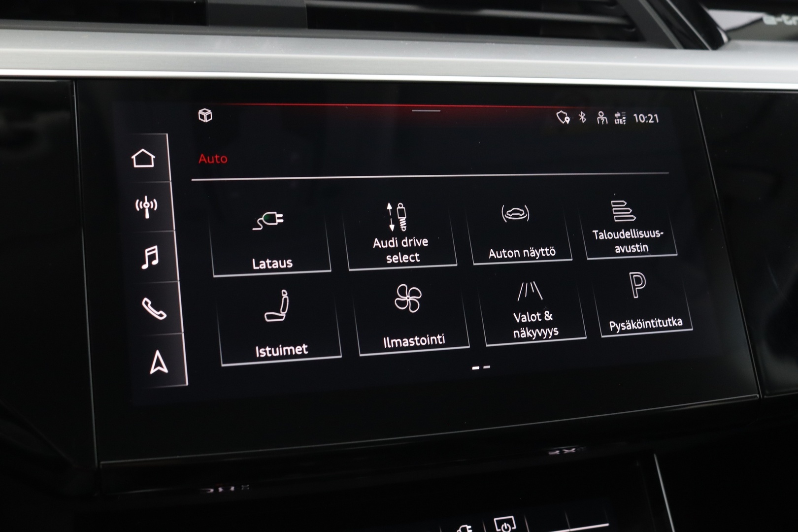 AUDI Q8 e-tron 32