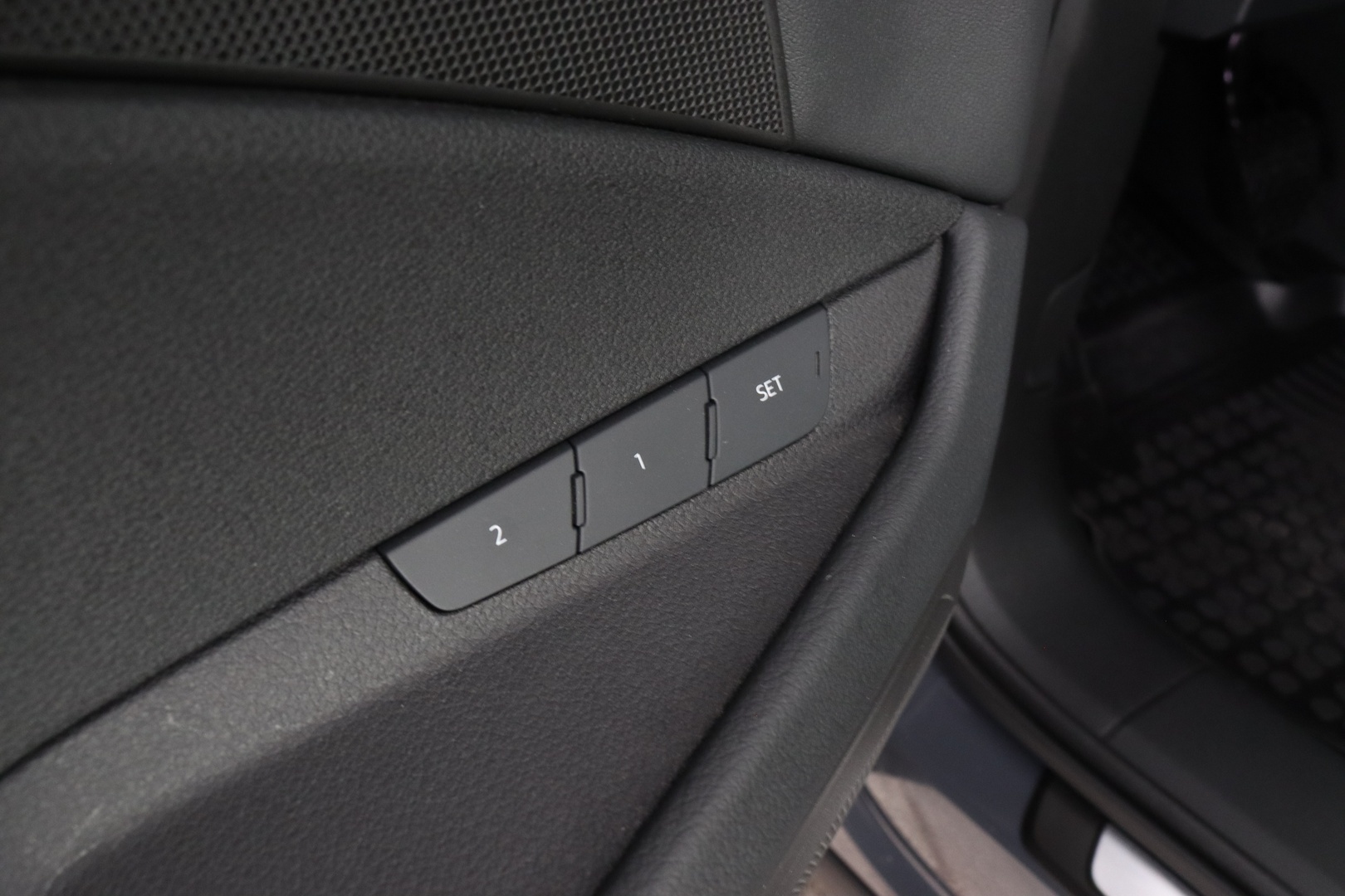 AUDI Q8 e-tron 38