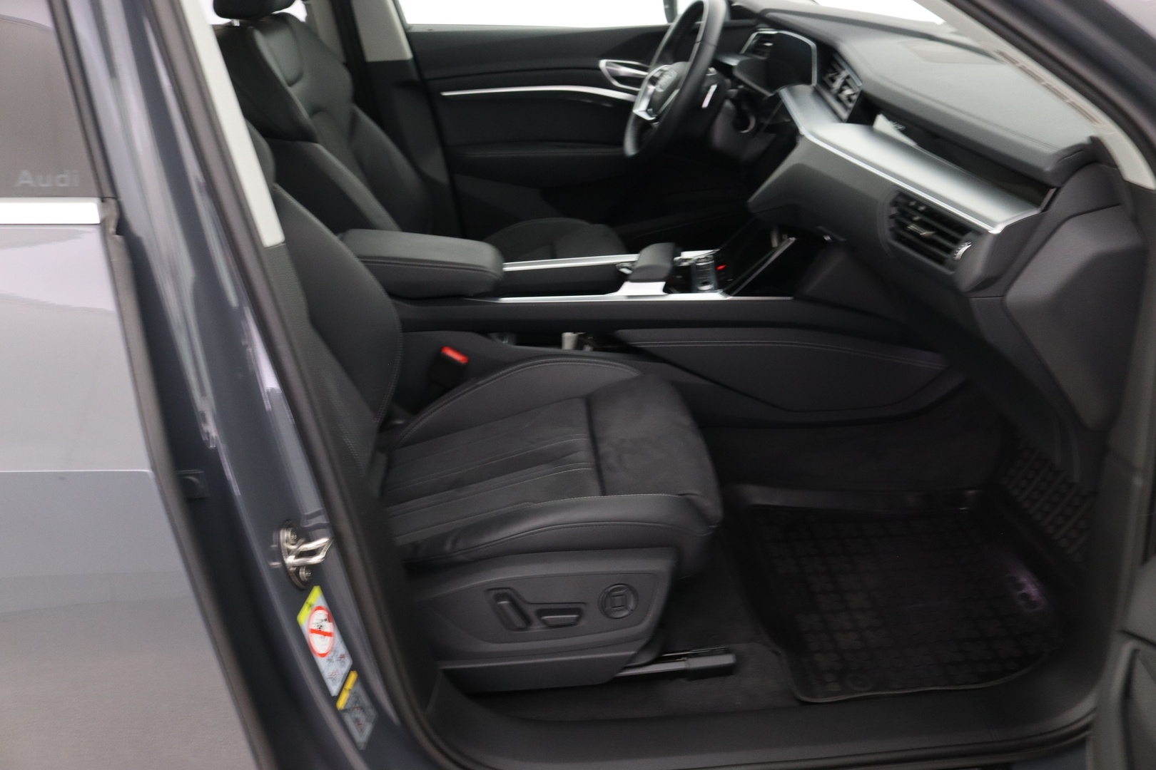 AUDI Q8 e-tron 43