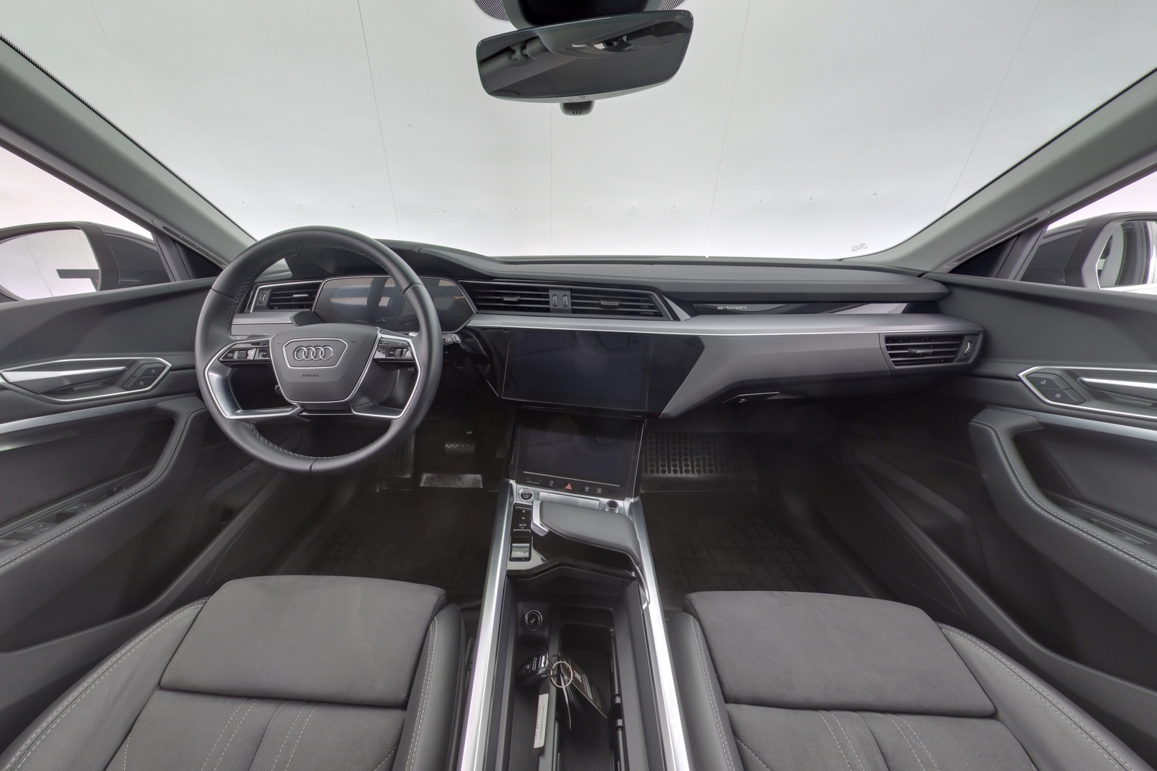 AUDI Q8 e-tron 9
