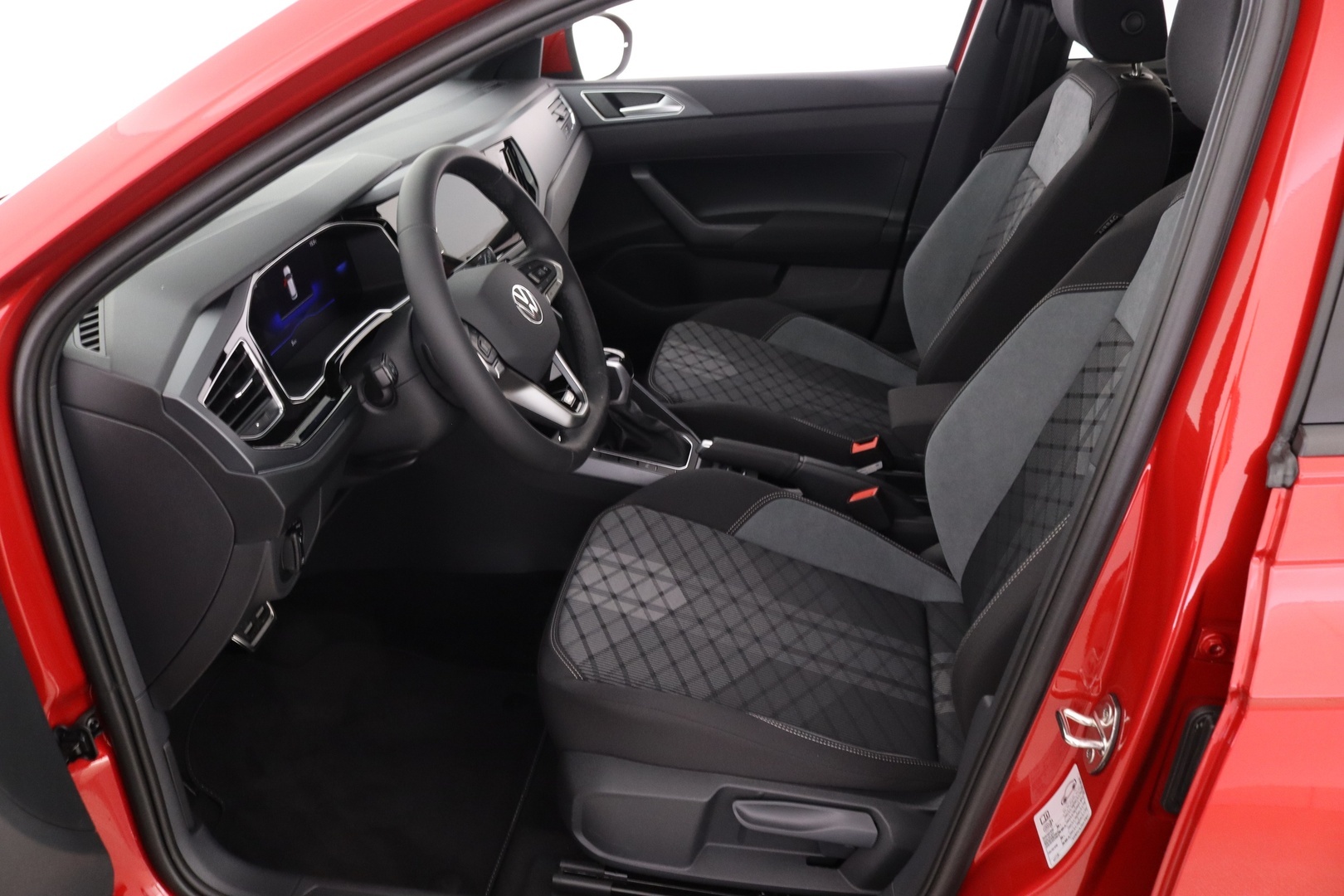 VOLKSWAGEN Taigo 12