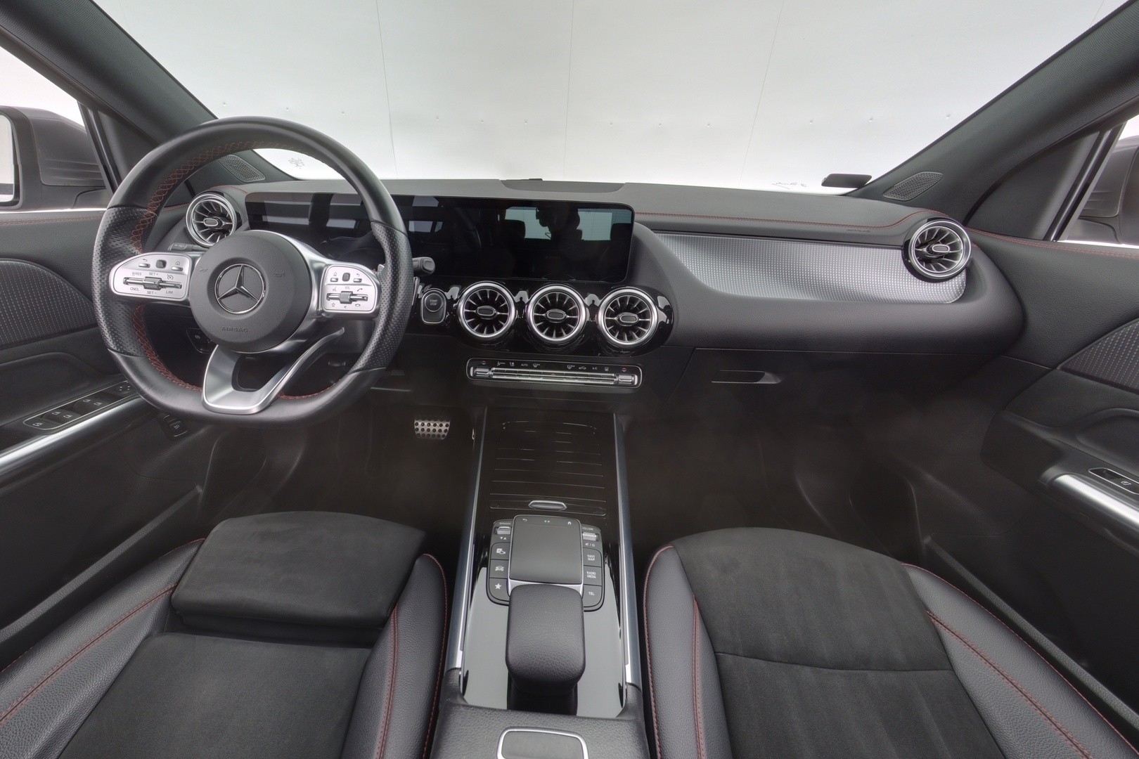 MERCEDES-BENZ EQA 11