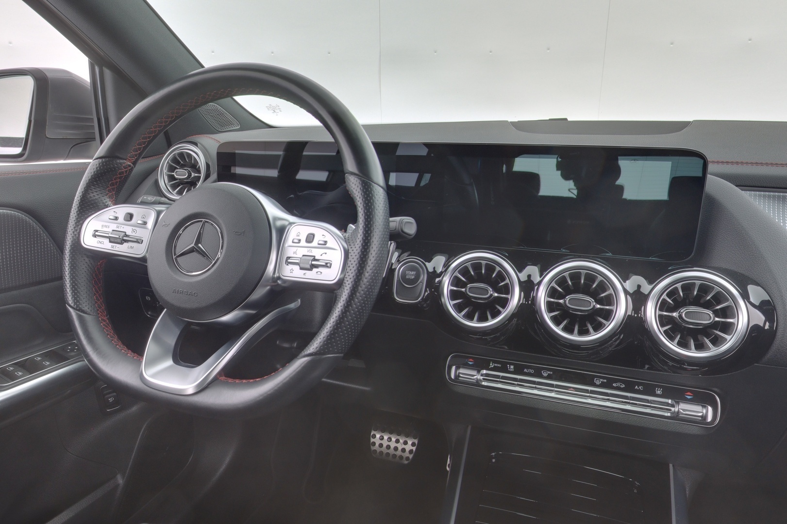 MERCEDES-BENZ EQA 12