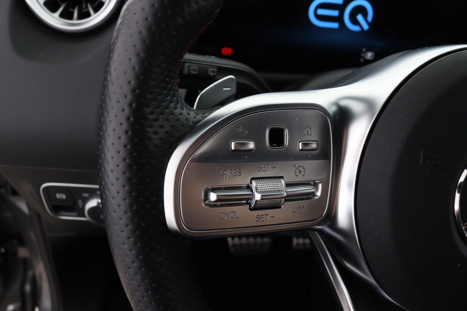 MERCEDES-BENZ EQA 22
