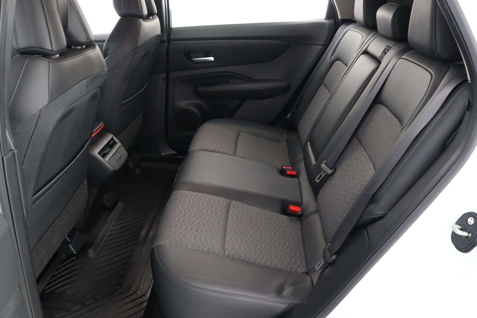 NISSAN Ariya 15