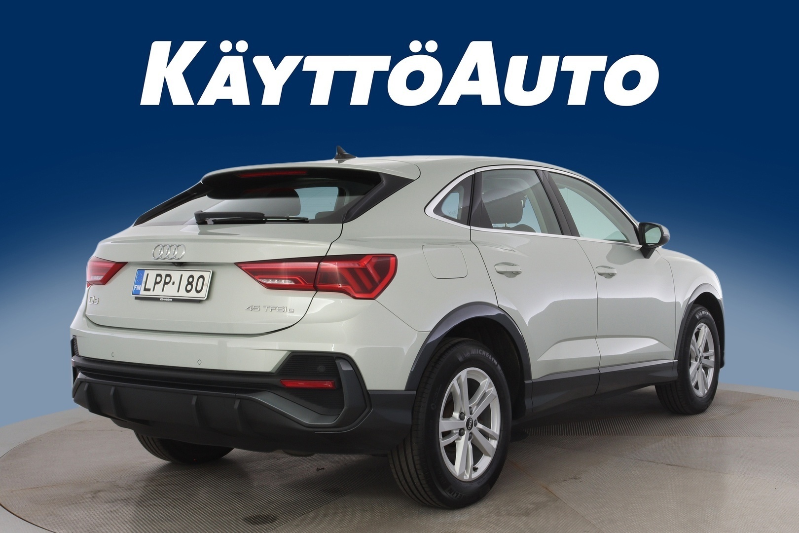 AUDI Q3 7