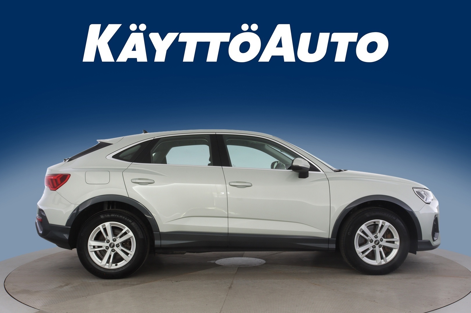 AUDI Q3 8