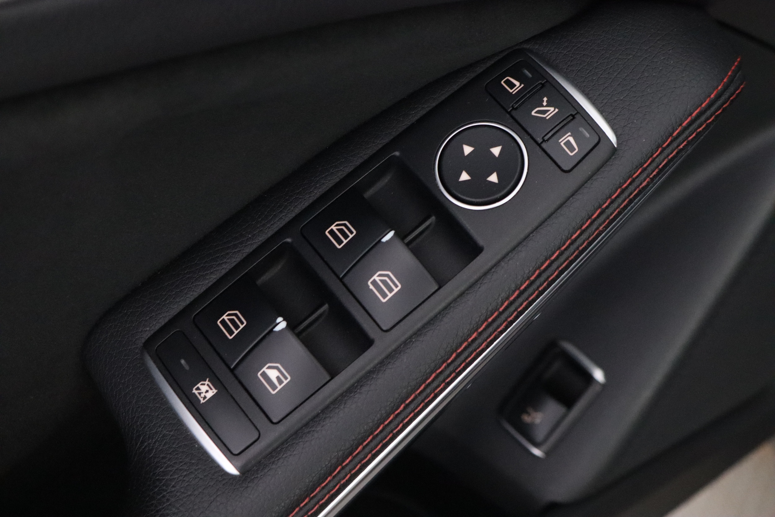 MERCEDES-BENZ GLA 2015