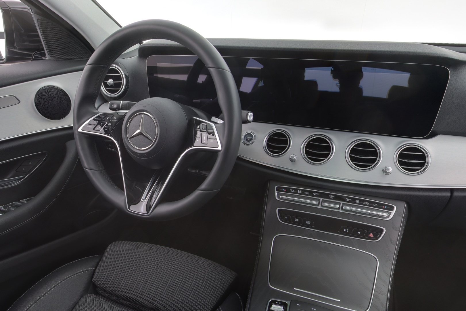 MERCEDES-BENZ E 12