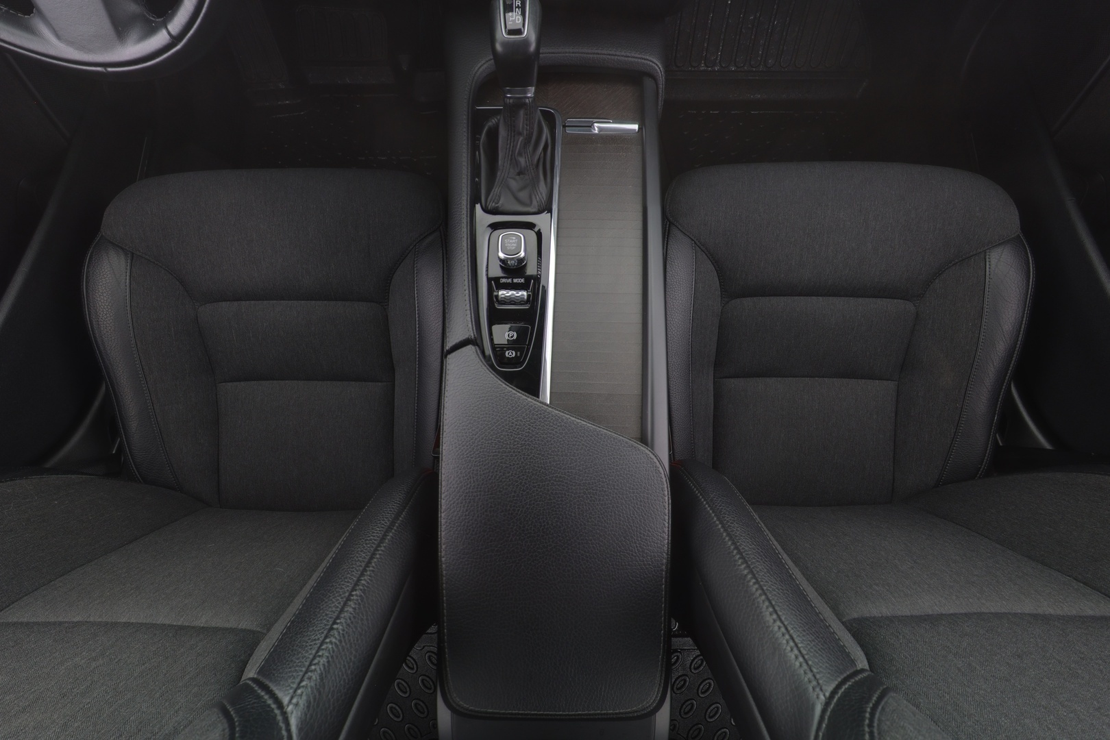 VOLVO V90 Cross Country 13