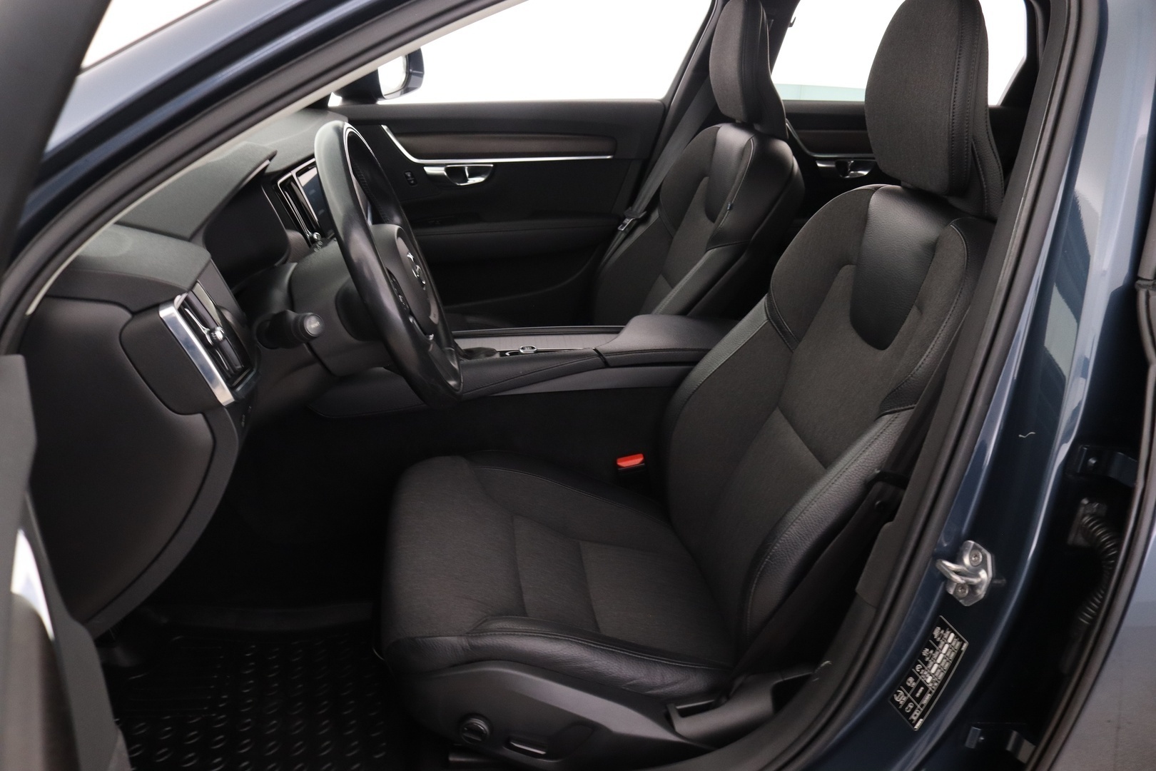 VOLVO V90 Cross Country 14