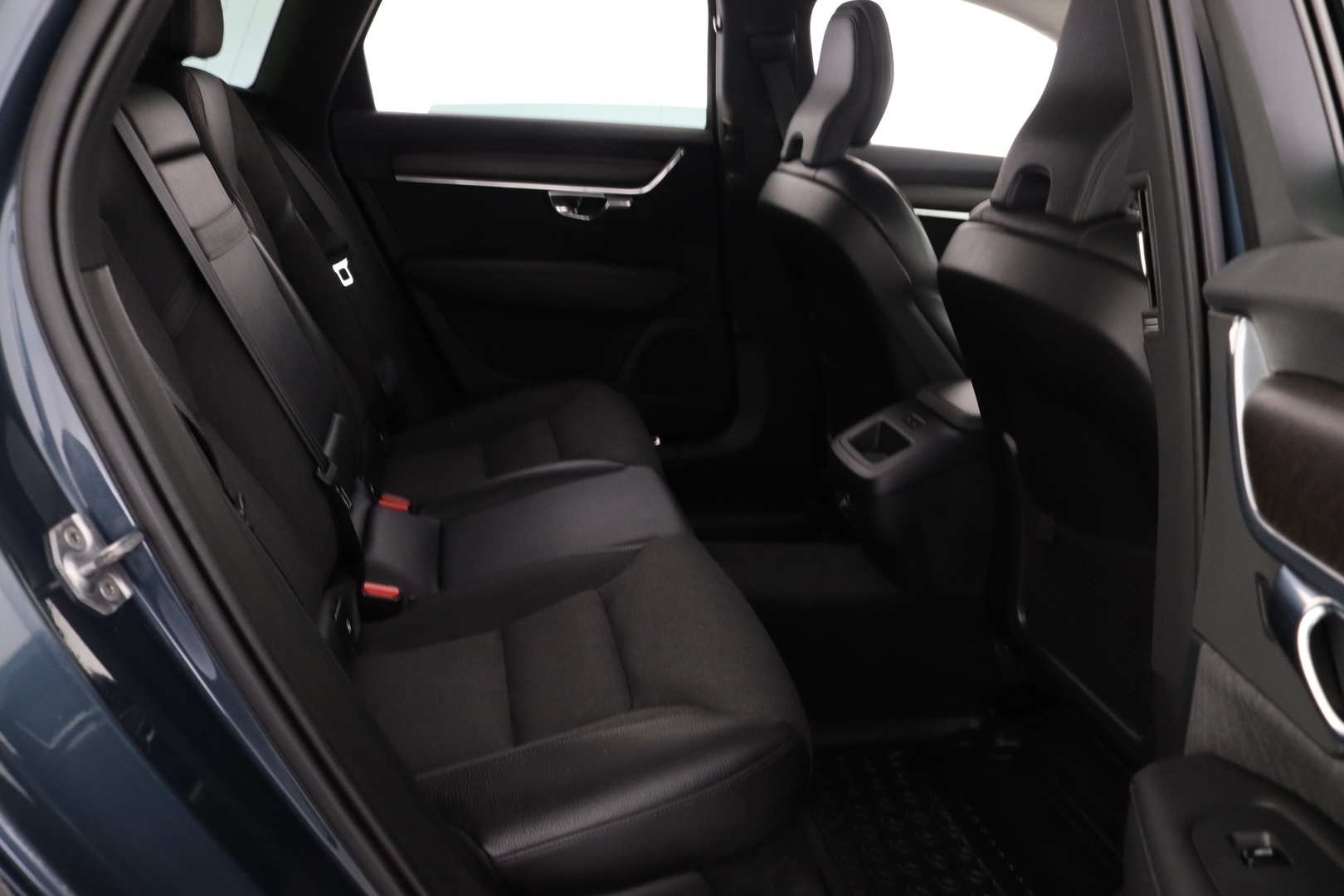VOLVO V90 Cross Country 16