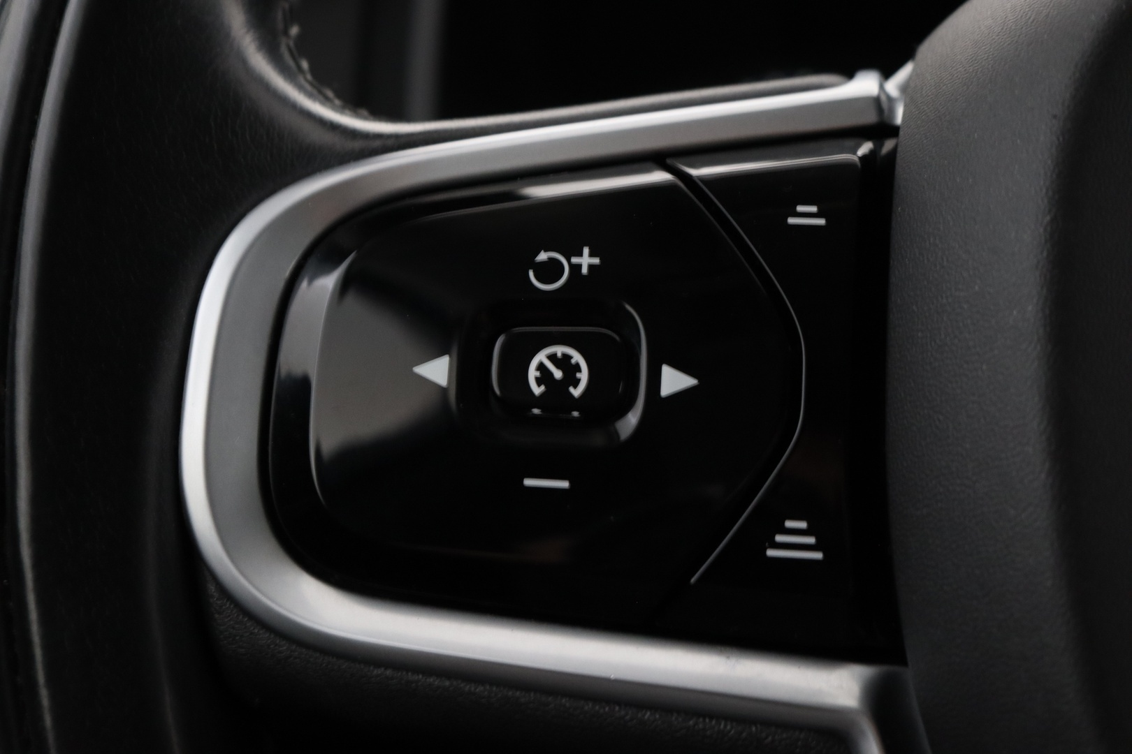VOLVO V90 Cross Country 28