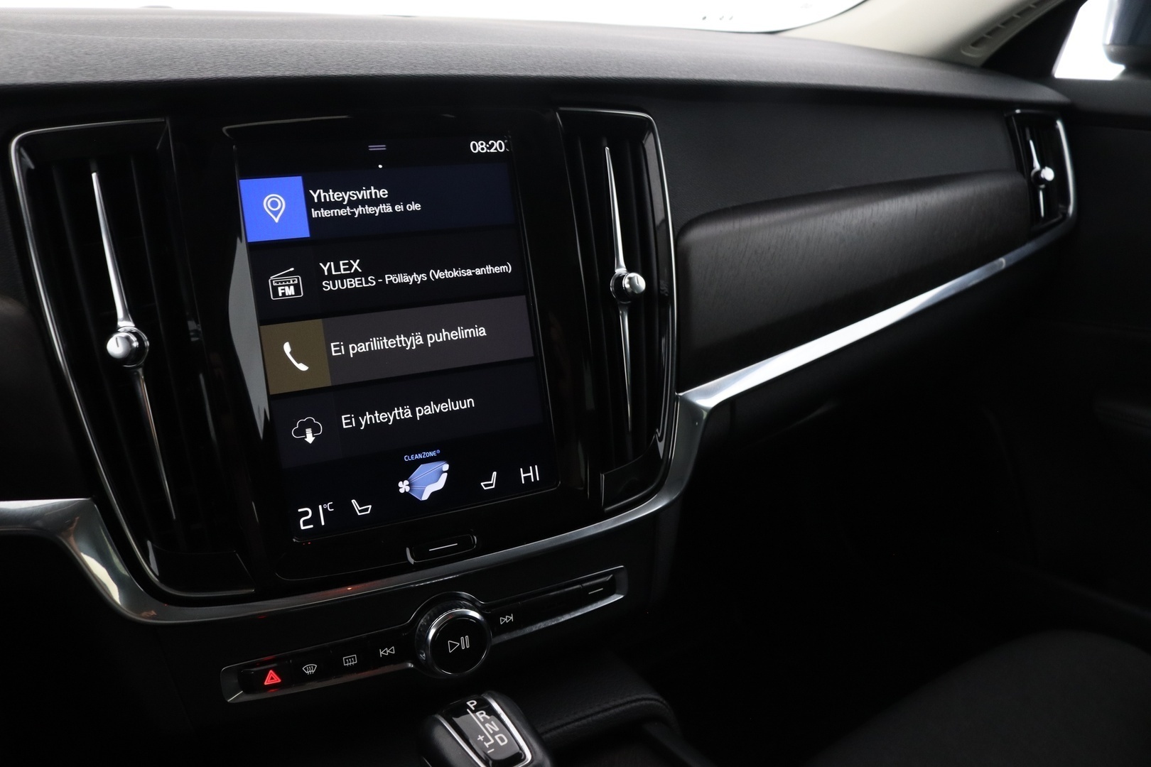 VOLVO V90 Cross Country 32