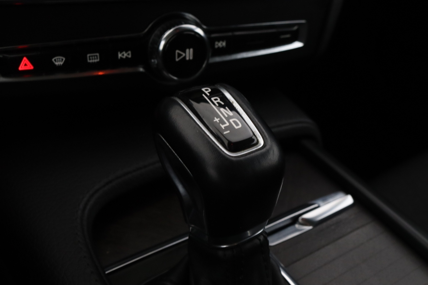 VOLVO V90 Cross Country 36