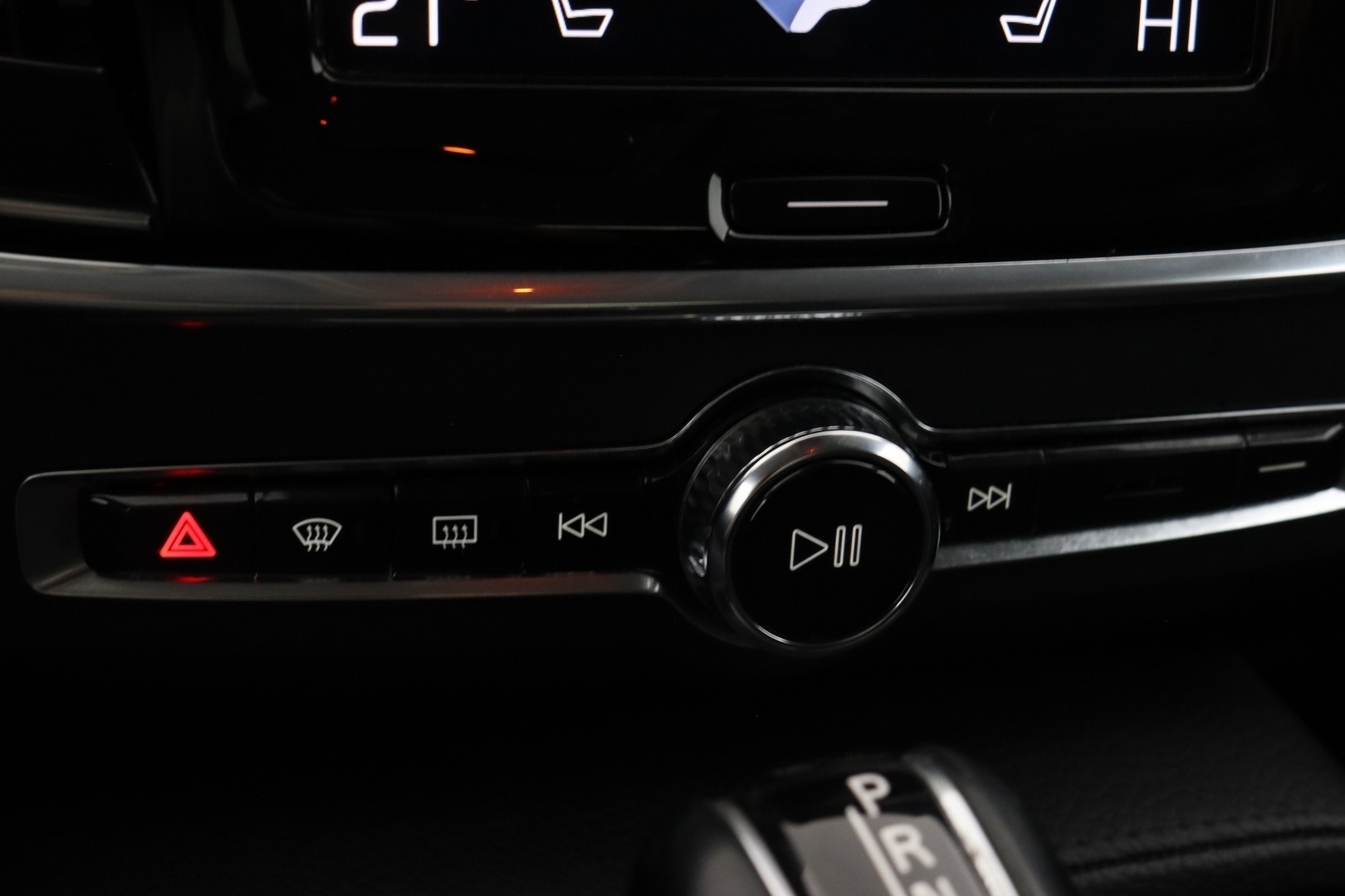 VOLVO V90 Cross Country 37