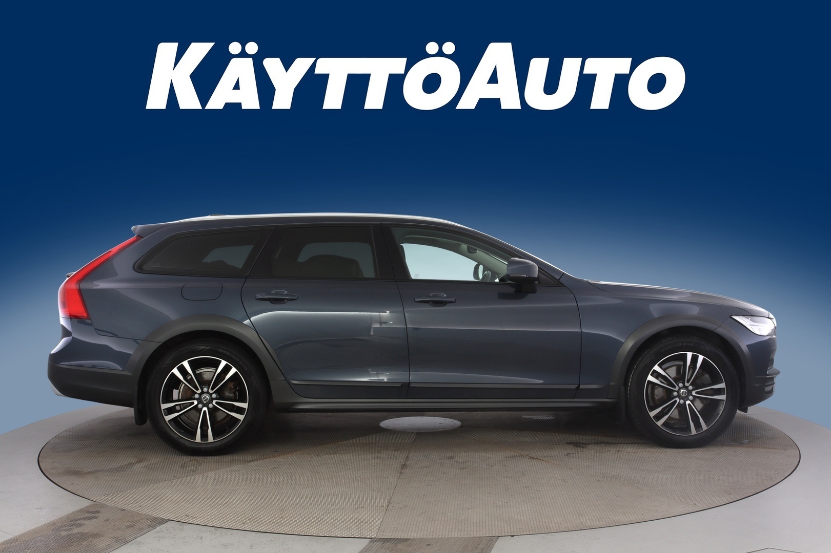 VOLVO V90 Cross Country 8