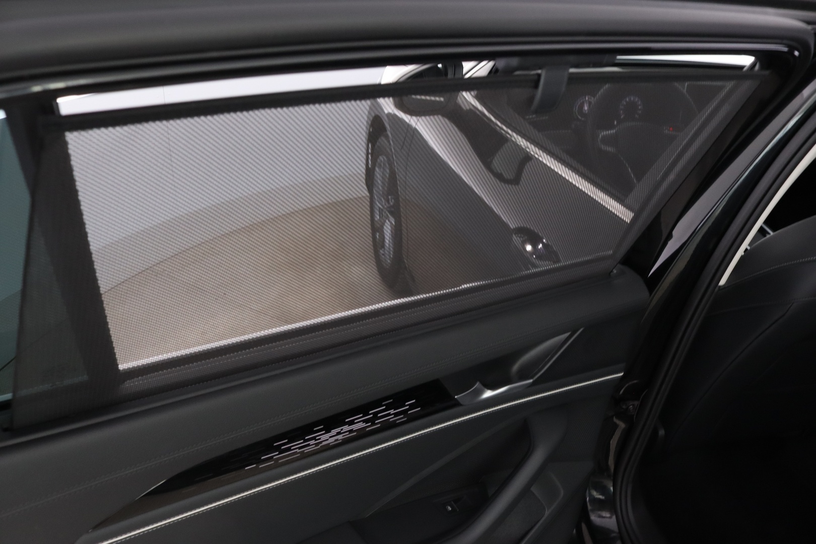 VOLKSWAGEN Passat 16