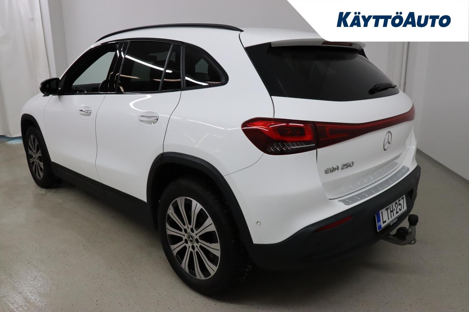 MERCEDES-BENZ EQA 2021