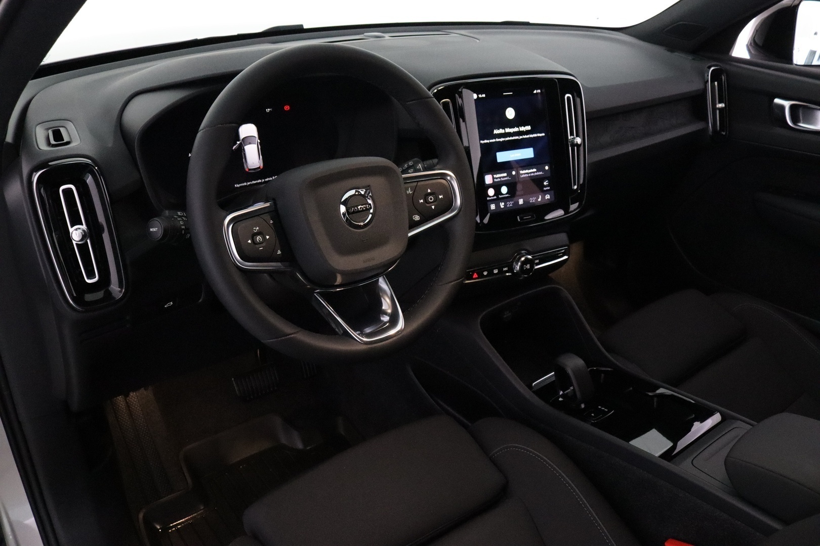 VOLVO XC40 15