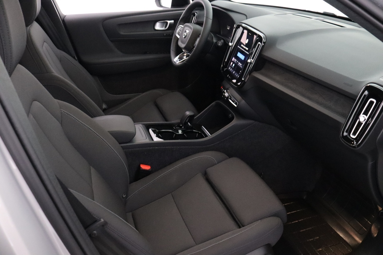 VOLVO XC40 19