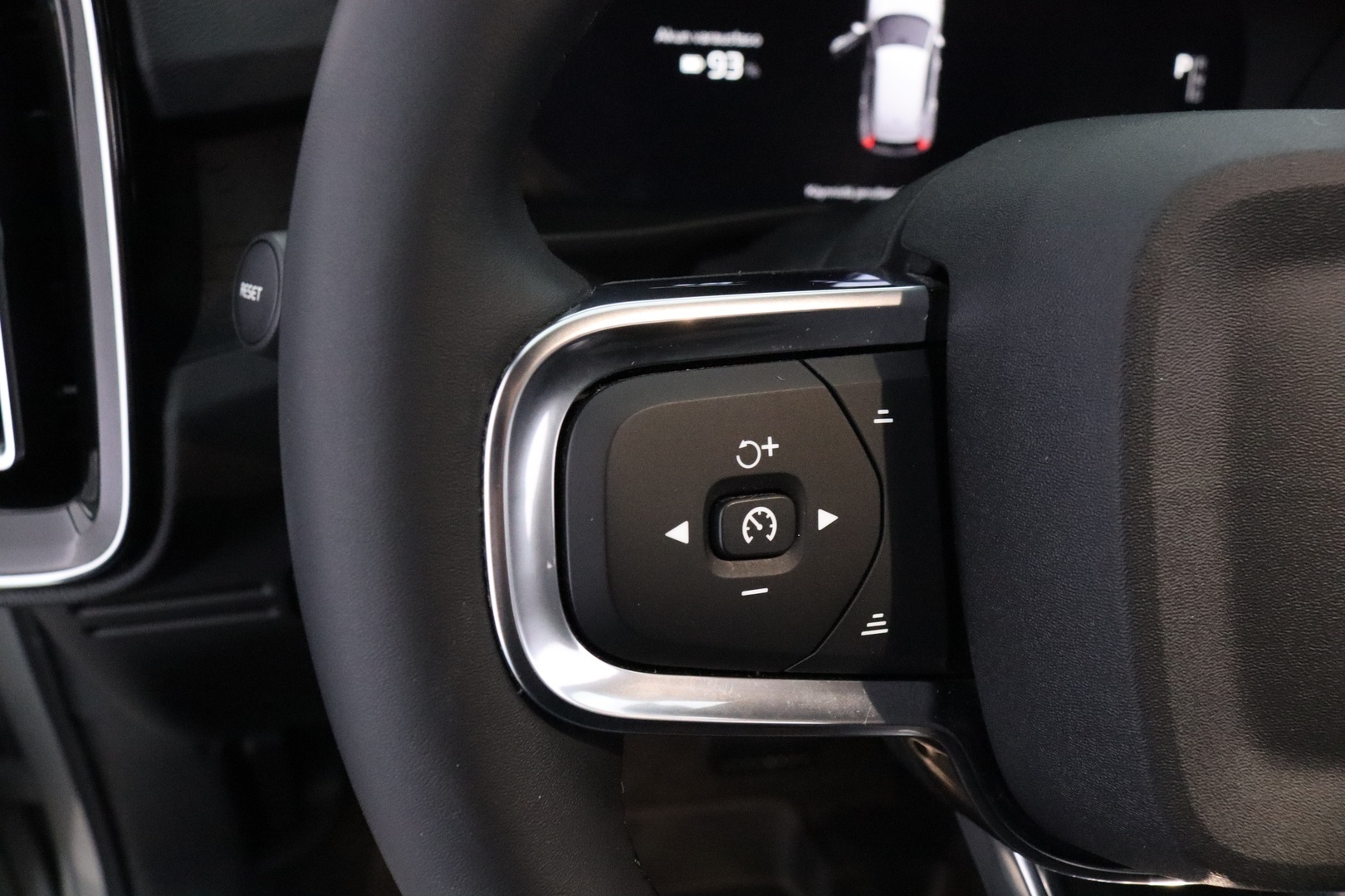 VOLVO XC40 20