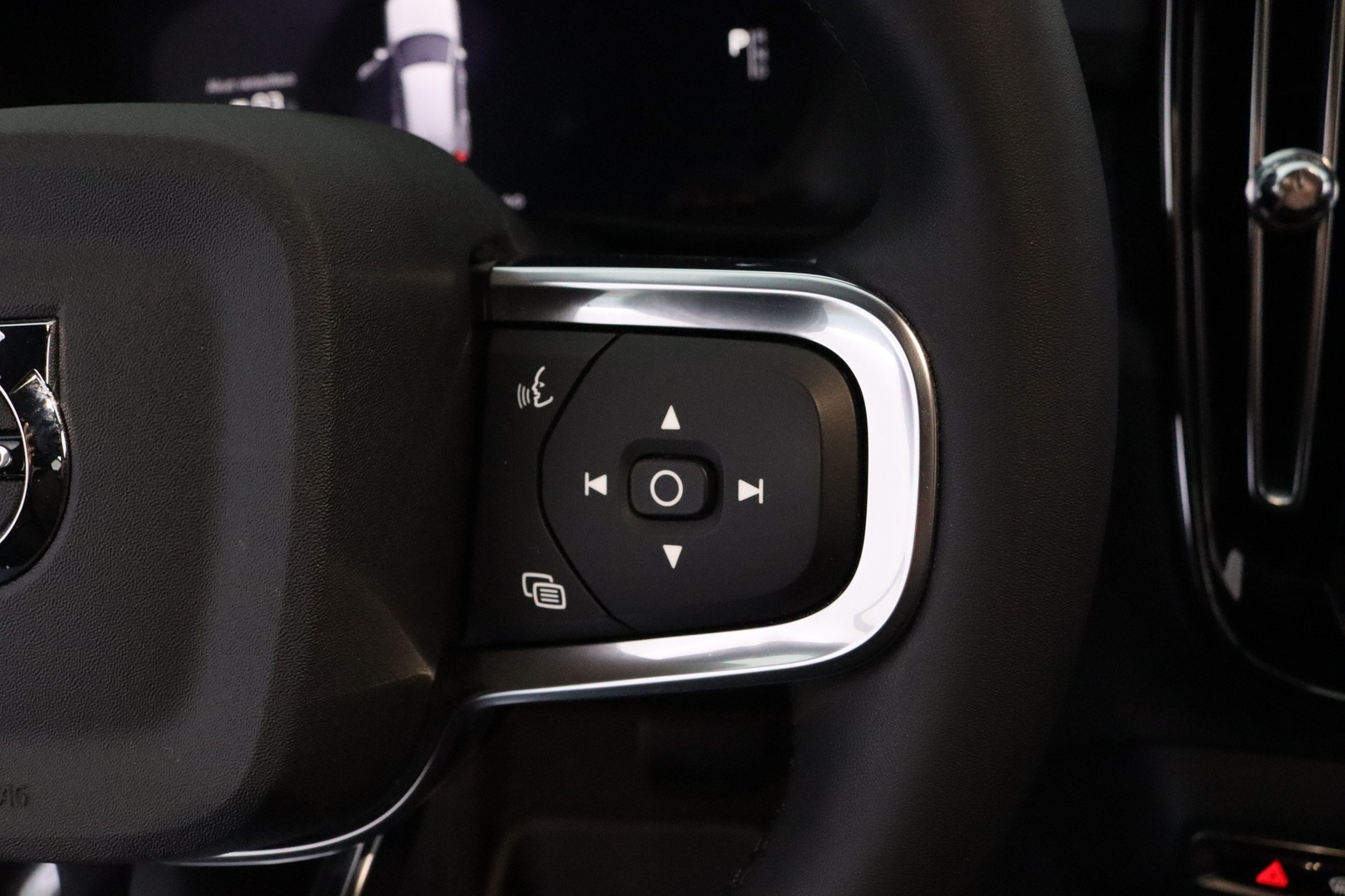 VOLVO XC40 21