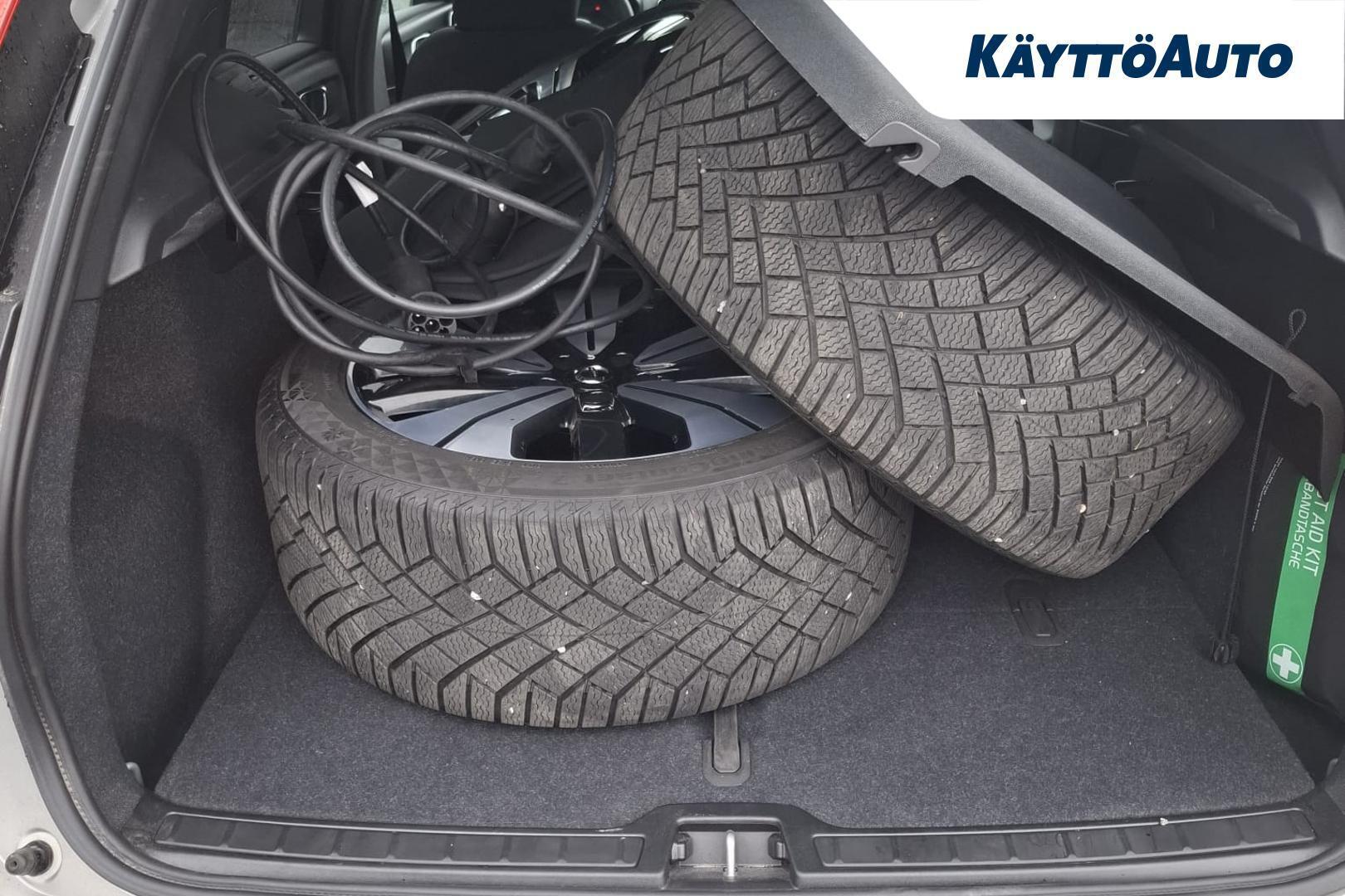 VOLVO XC40 2024