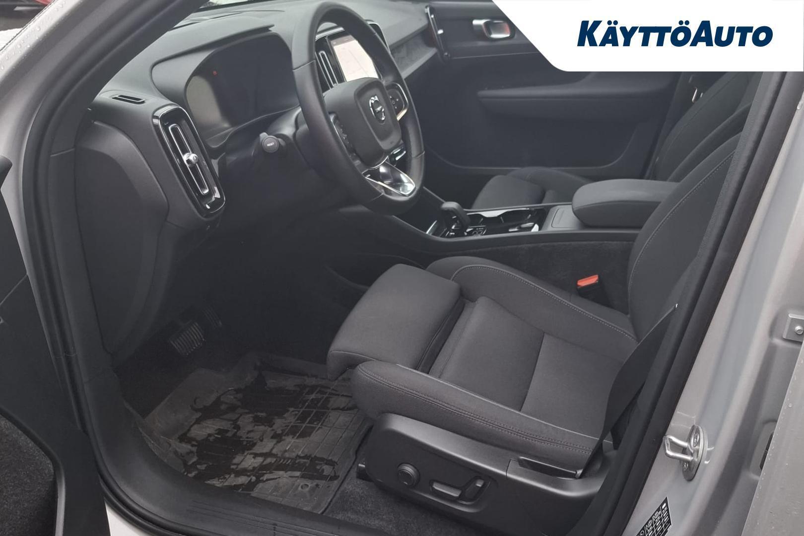 VOLVO XC40 2024