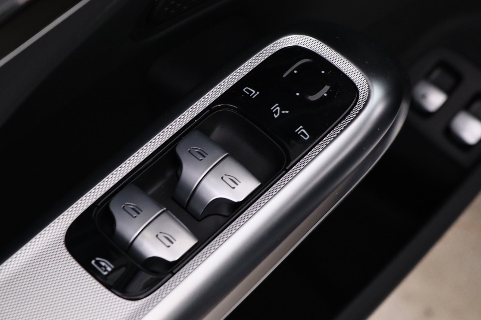 MERCEDES-BENZ E 2026