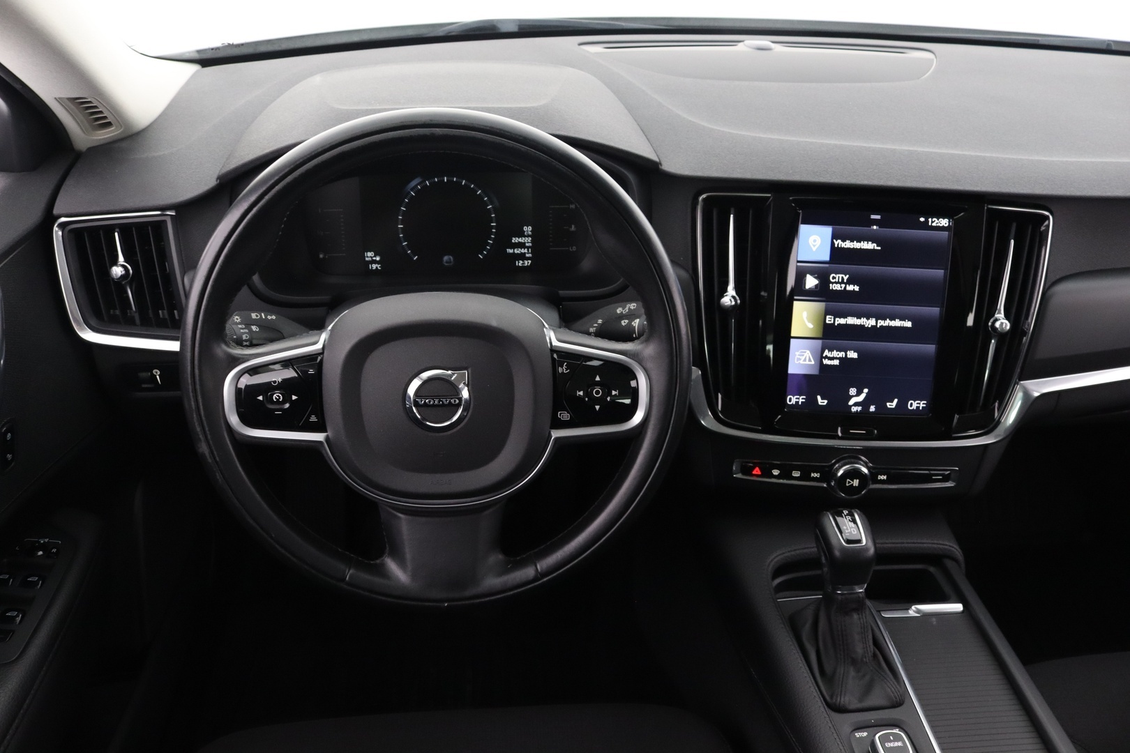 VOLVO V90 15