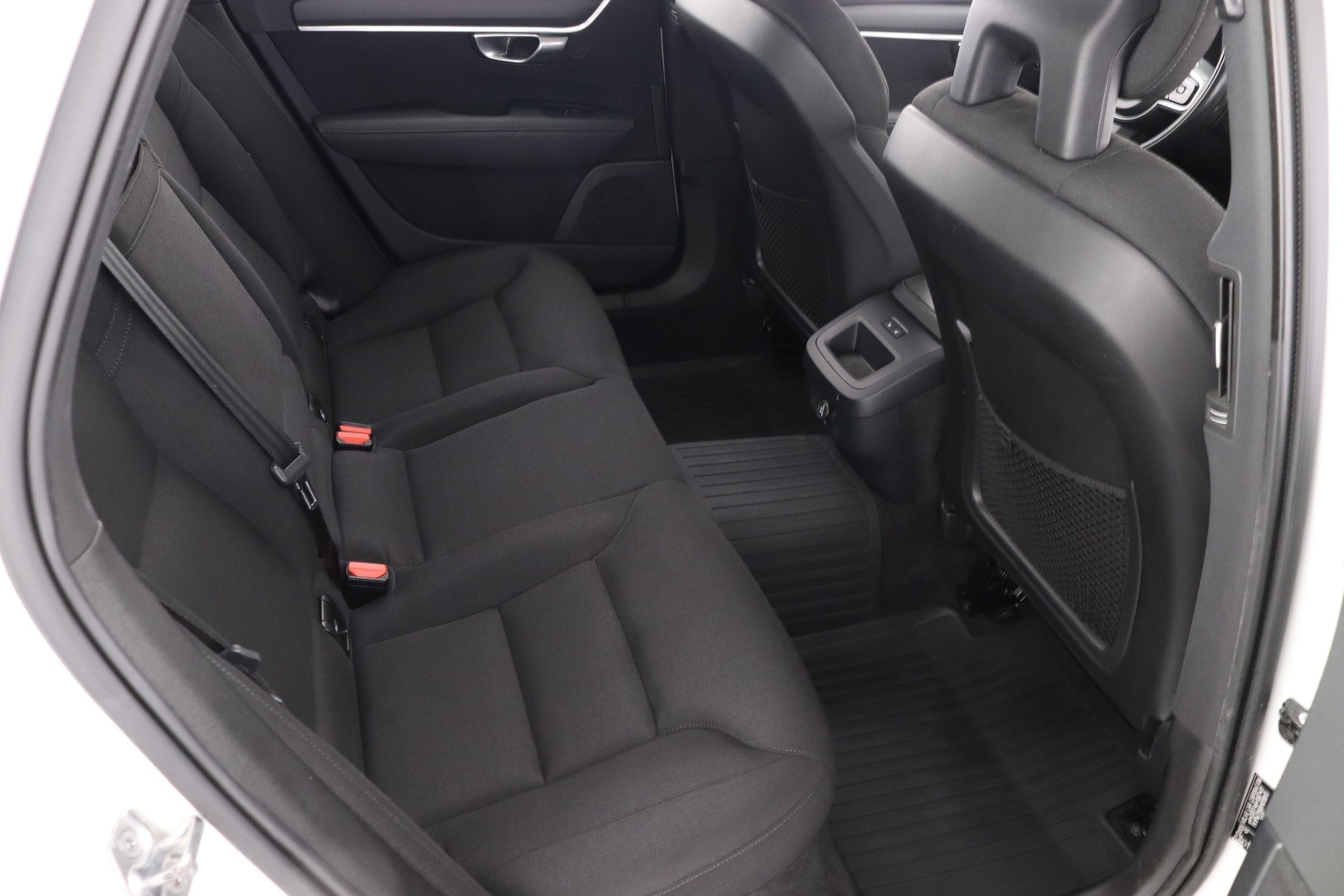 VOLVO V90 16