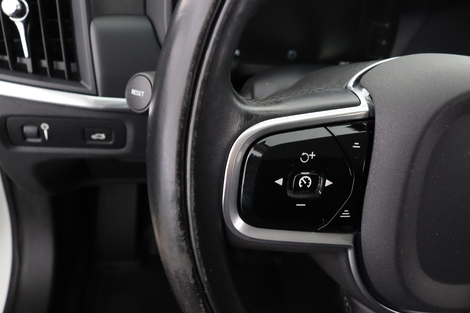 VOLVO V90 18