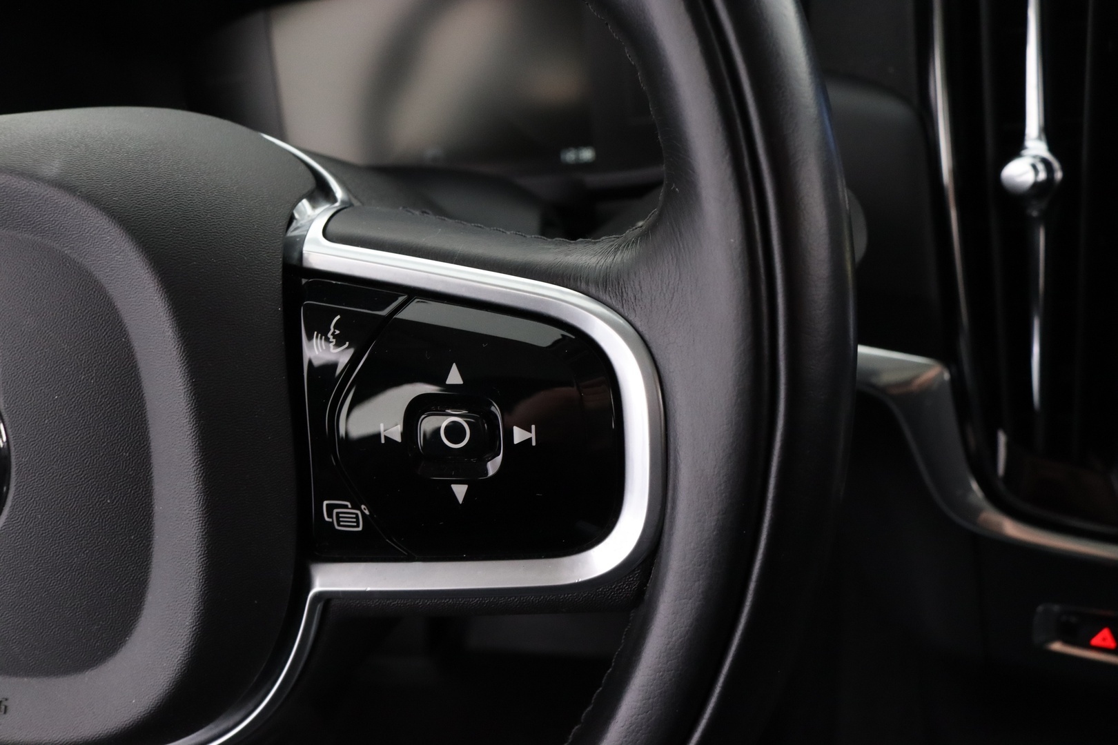 VOLVO V90 19