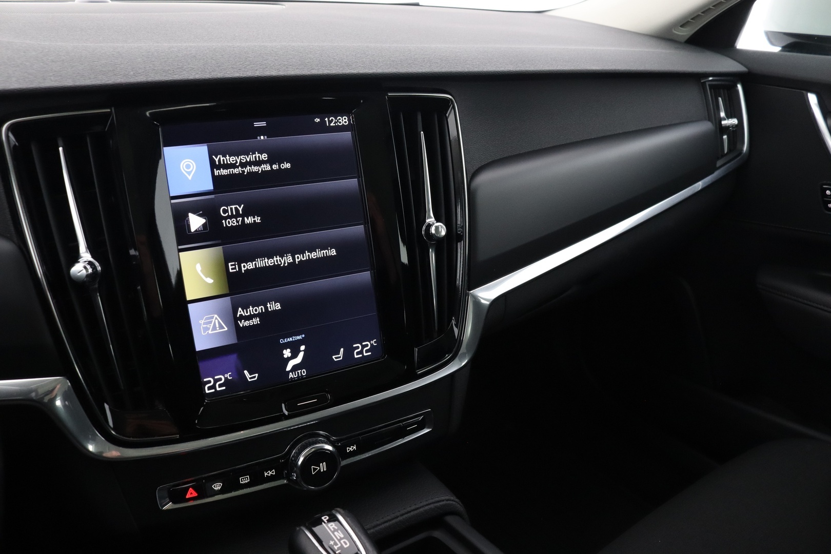 VOLVO V90 21