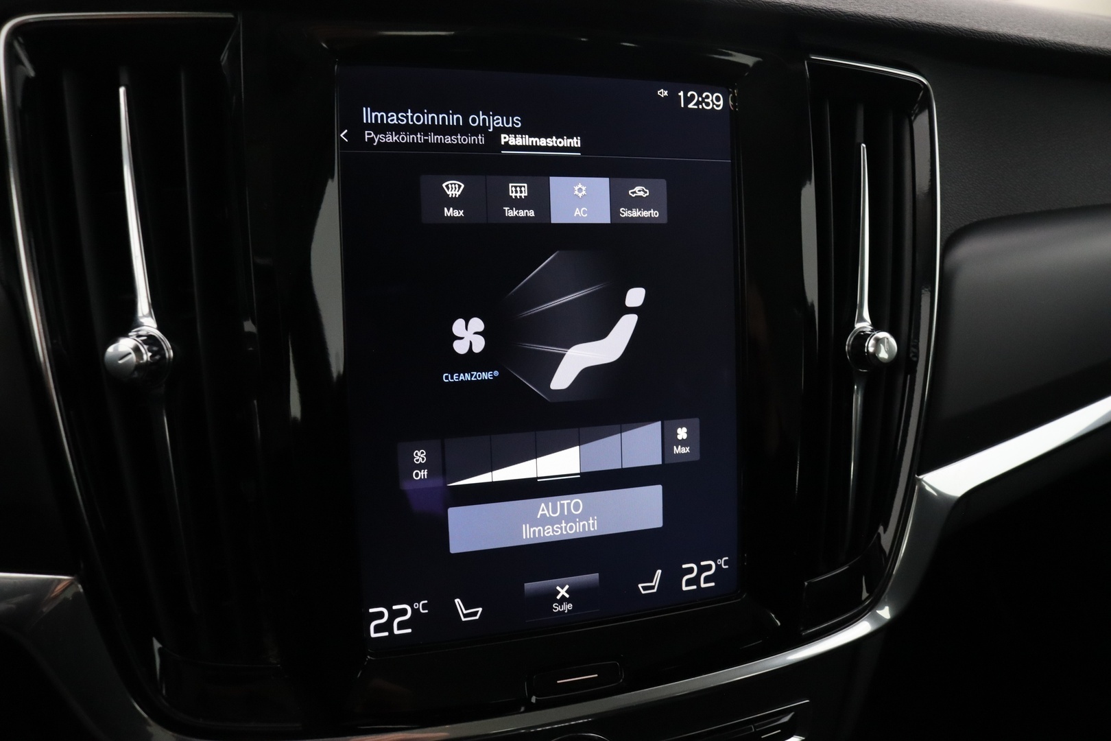 VOLVO V90 26