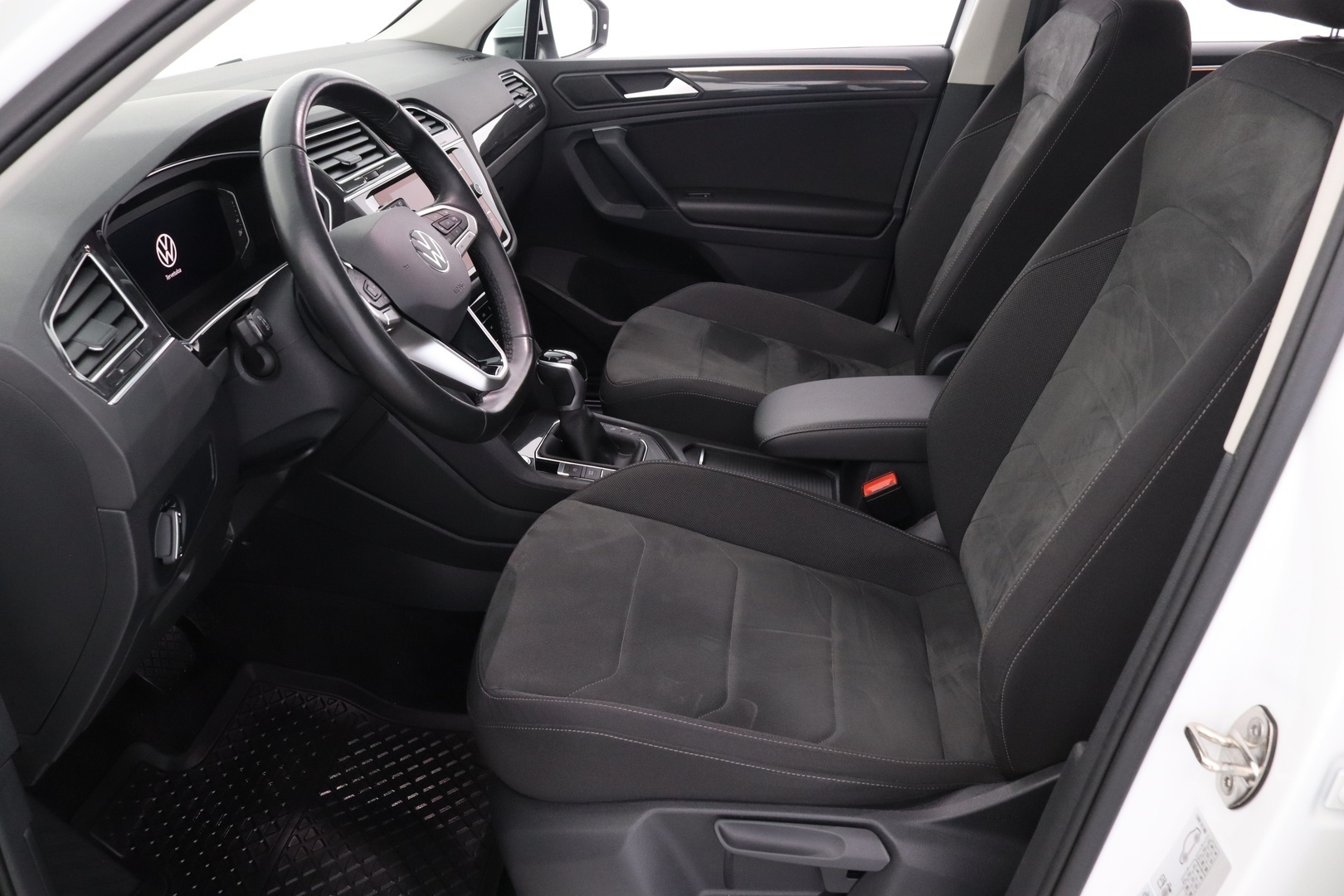 VOLKSWAGEN Tiguan 14