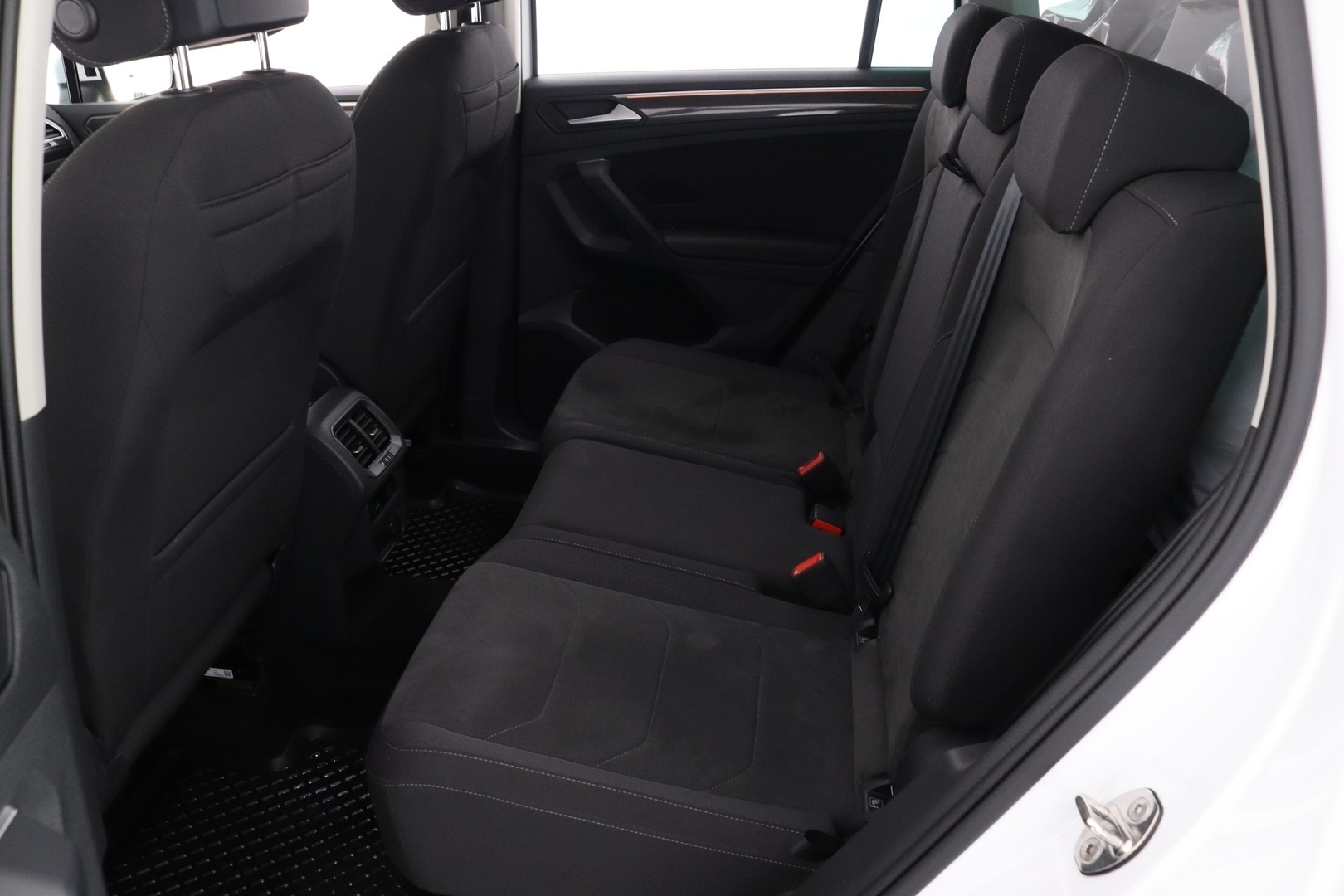 VOLKSWAGEN Tiguan 16