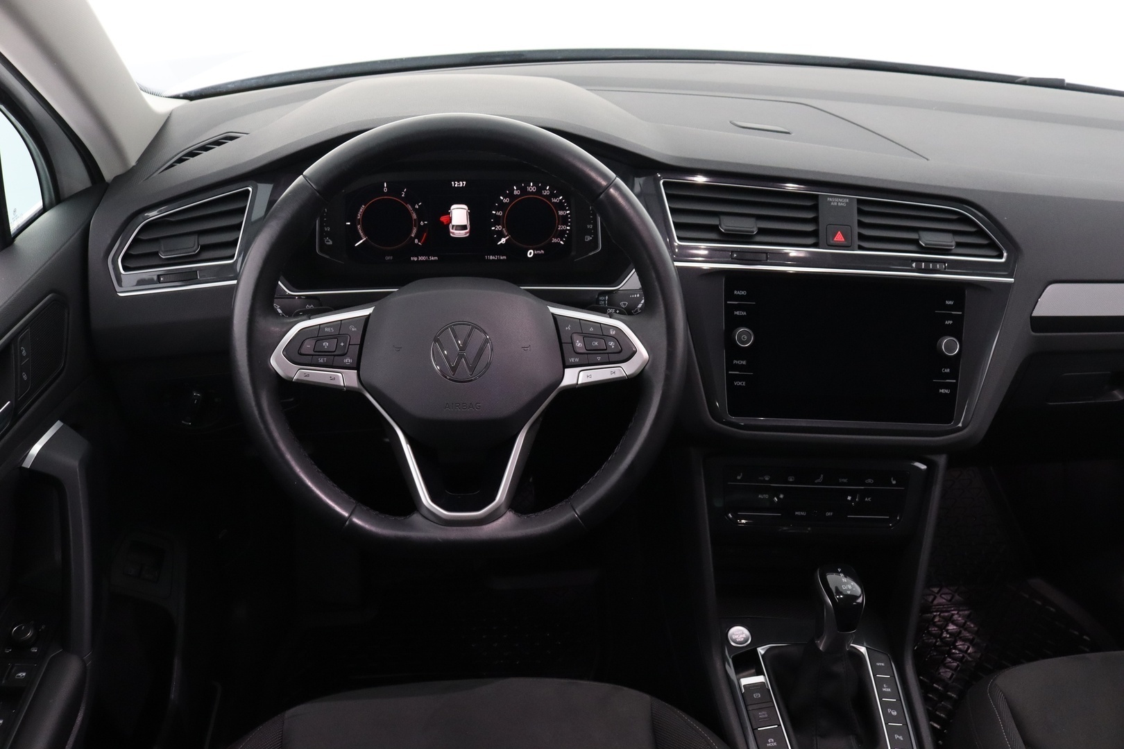 VOLKSWAGEN Tiguan 17