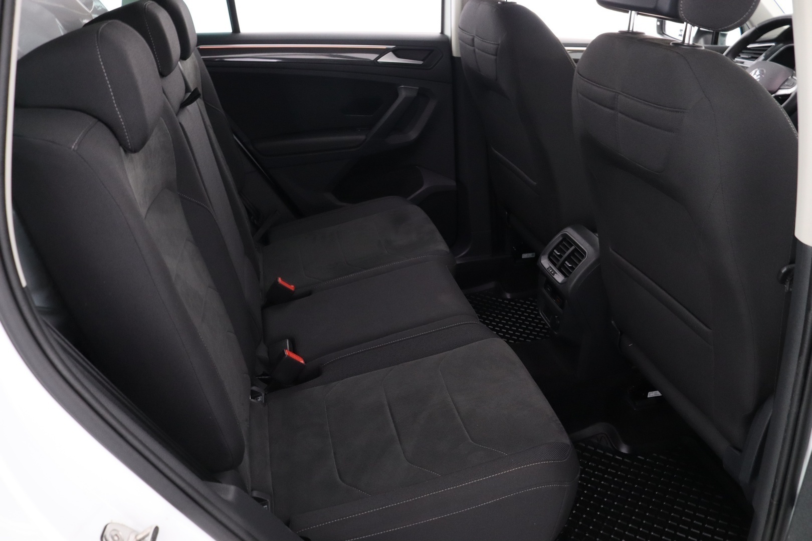 VOLKSWAGEN Tiguan 18