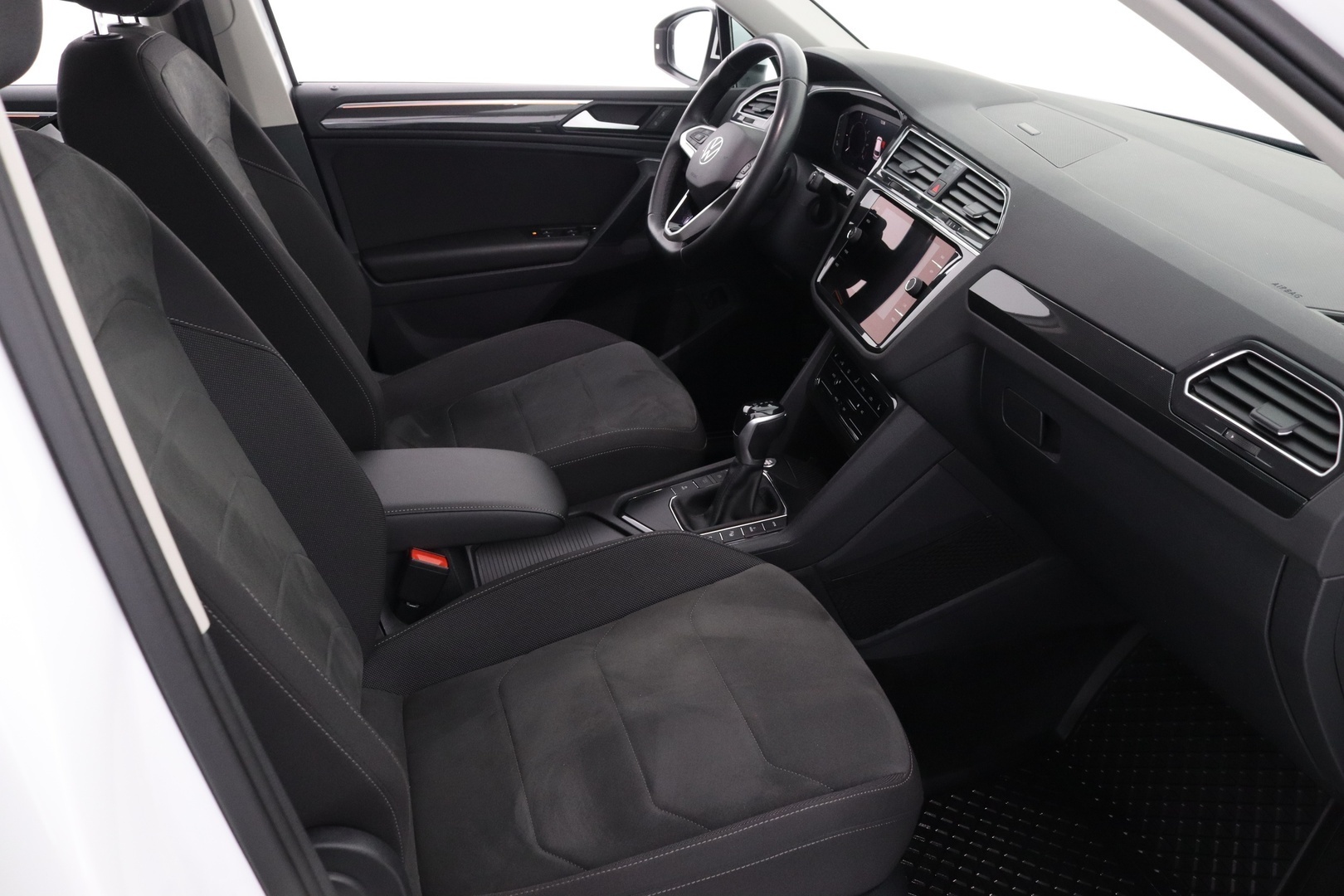 VOLKSWAGEN Tiguan 19