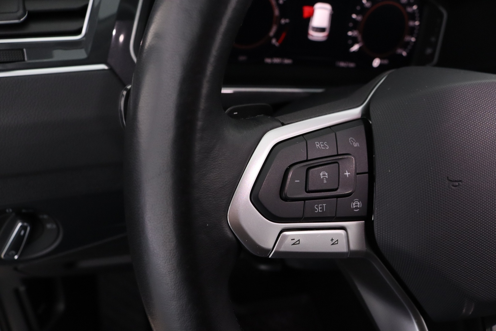 VOLKSWAGEN Tiguan 20